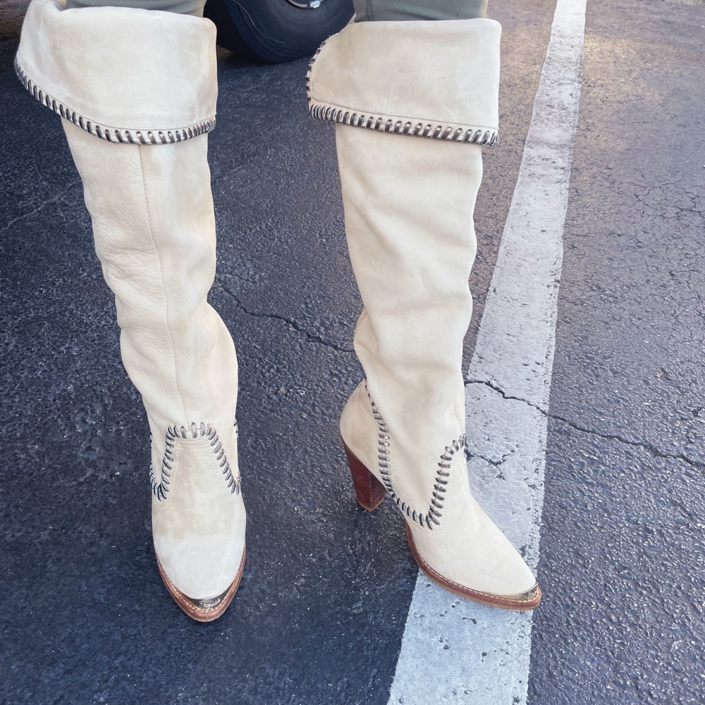 Beautiful vintage Zodiac boots